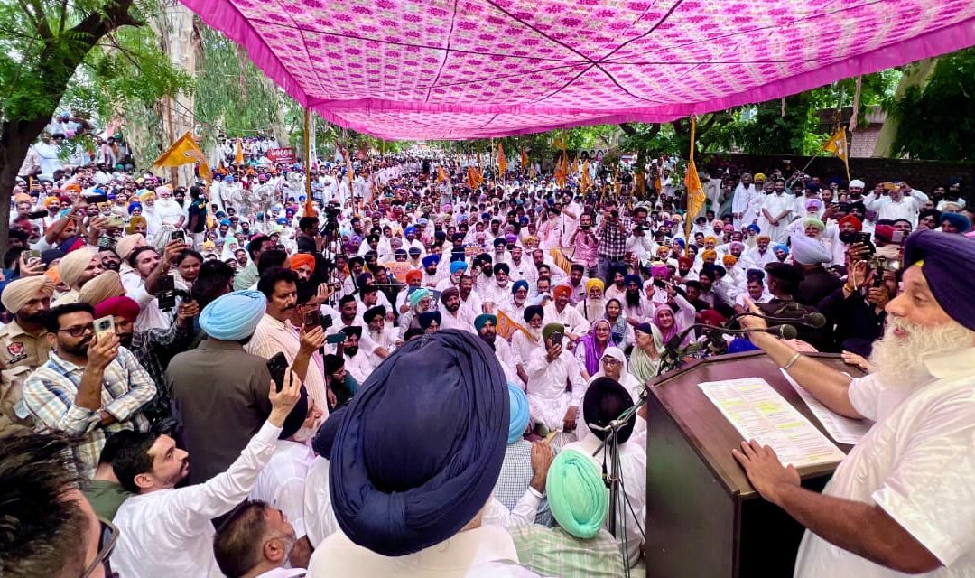 ਕੇਜਰੀਵਾਲ ਨੇ ਦੇਸ਼ ਭਰ ’ਚ ਆਪ ਦੇ ਚੋਣ ਪ੍ਰਚਾਰ ਲਈ ਫੰਡ ਲੈਣ ਵਾਸਤੇ ਪੰਜਾਬ ਦੀ 65000 ਏਕੜ ਜ਼ਮੀਨ ਕੌਡੀਆਂ ਦੇ ਭਾਅ ਦਿੱਲੀ ਦੇ ਬਿਲਡਰਾਂ ਨੂੰ ਦੇਣ ਦਾ ਗੁਪਤ ਸਮਝੌਤਾ ਕੀਤਾ: ਸੁਖਬੀਰ ਸਿੰਘ ਬਾਦਲ