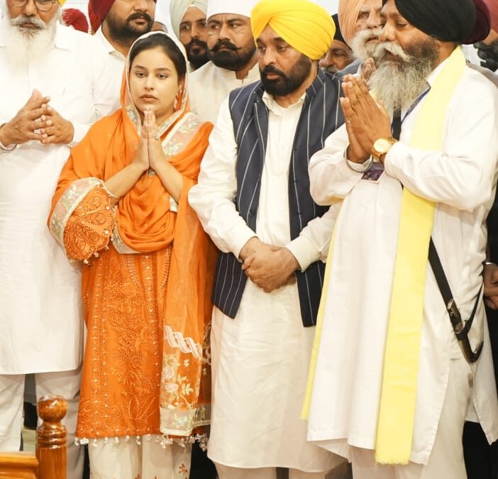 ਮੁੱਖ ਮੰਤਰੀ ਨੇ ਟਿੱਲਾ ਬਾਬਾ ਸ਼ੇਖ ਫ਼ਰੀਦ ਵਿਖੇ ਮੱਥਾ ਟੇਕਿਆ