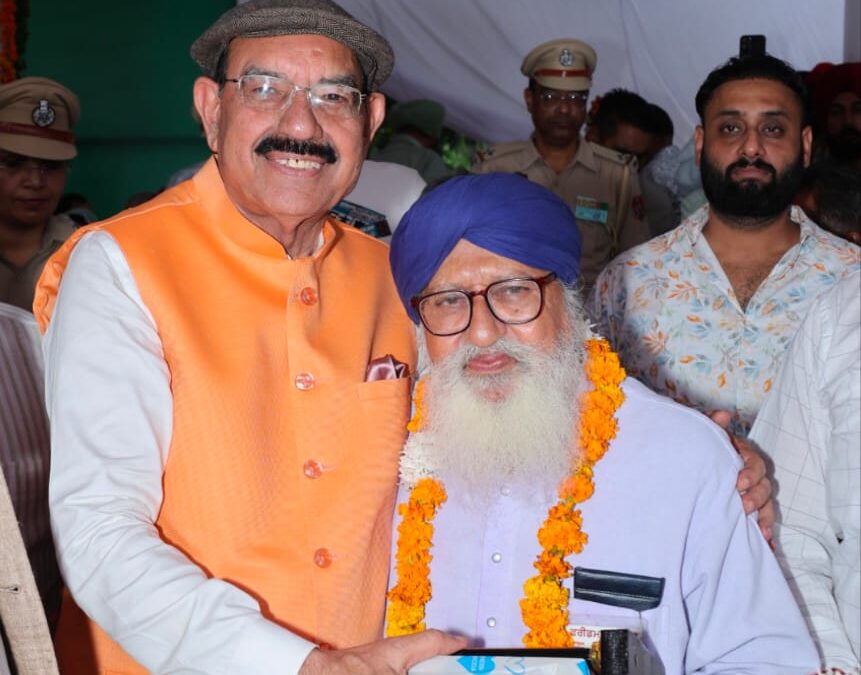 ਪੰਜਾਬ ਭਰ ਵਿੱਚ ਸੁਤੰਤਰਤਾ ਦਿਵਸ ਮੌਕੇ ਸ਼ਹੀਦਾਂ ਦੇ ਪਰਿਵਾਰਾਂ ਅਤੇ ਸਾਬਕਾ ਸੈਨਿਕਾਂ ਦਾ ਵਿਸ਼ੇਸ਼ ਸਨਮਾਨ