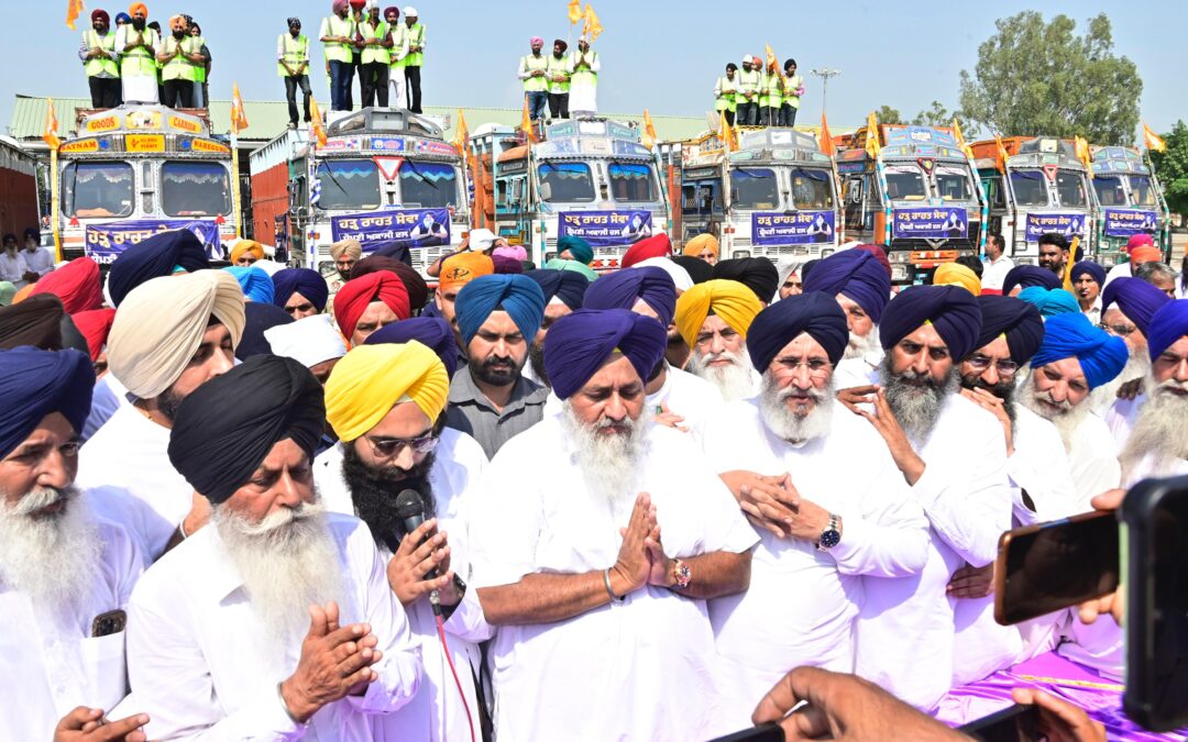 ਸੁਖਬੀਰ ਸਿੰਘ ਬਾਦਲ ਨੇ ਅਜਨਾਲਾ ’ਚ ਵੰਡ ਵਾਸਤੇ 100 ਟਰੱਕ ਮੱਕੀ ਦੇ ਅਚਾਰ ਦੇ ਟਰੱਕ ਕੀਤੇ ਰਵਾਨਾ