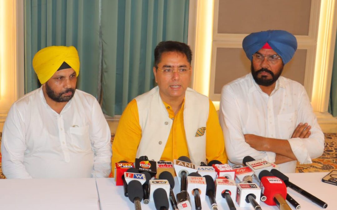 ਅਮਨ ਅਰੋੜਾ ਨੇ ਹੜ੍ਹਾਂ ਦੇ ਮੁਆਵਜ਼ੇ ਵਿੱਚ 3 ਗੁਣਾ ਵਾਧੇ ਦੀ ਮੰਗ ਕਰਦੇ ਹੋਏ 60 ਹਜ਼ਾਰ ਕਰੋੜ ਰੁਪਏ ਦੇ ਰੁਕੇ ਹੋਏ ਫੰਡ ਜਾਰੀ ਕਰਨ ਦੀ ਮੰਗ ਕੀਤੀ
