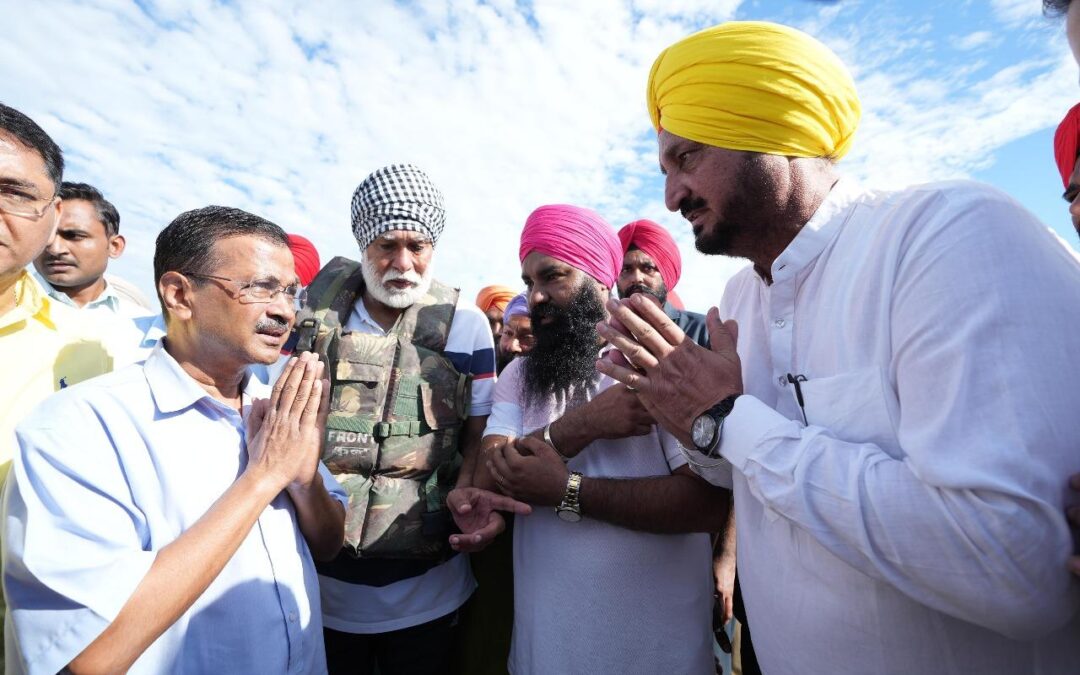 ਆਪ ਦੇ ਕੌਮੀ ਕਨਵੀਨਰ ਅਰਵਿੰਦ ਕੇਜਰੀਵਾਲ ਨੇ ਪੰਜਾਬ ਦੇ ਹੜ੍ਹ ਪ੍ਰਭਾਵਿਤ ਲੋਕਾਂ ਨਾਲ ਵੰਡਿਆ ਦੁੱਖ, ਕਿਹਾ-ਰਾਹਤ ਅਤੇ ਬਚਾਅ ਵਿੱਚ ਕੋਈ ਕਸਰ ਬਾਕੀ ਨਹੀਂ ਛੱਡੀ ਜਾਵੇਗੀ