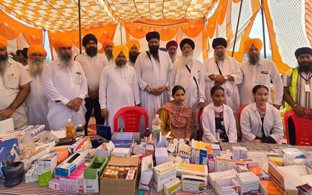 ਸ਼੍ਰੋਮਣੀ ਕਮੇਟੀ ਦੇ ਪ੍ਰਧਾਨ ਧਾਮੀ ਨੇ ਦਮਦਮੀ ਟਕਸਾਲ ਦੇ ਰਾਹਤ ਕੈਂਪ ਦਾ ਦੌਰਾ ਕਰ ਸੇਵਾਦਾਰਾਂ ਦੀ ਹੌਸਲਾ ਅਫ਼ਜ਼ਾਈ ਕੀਤੀ।