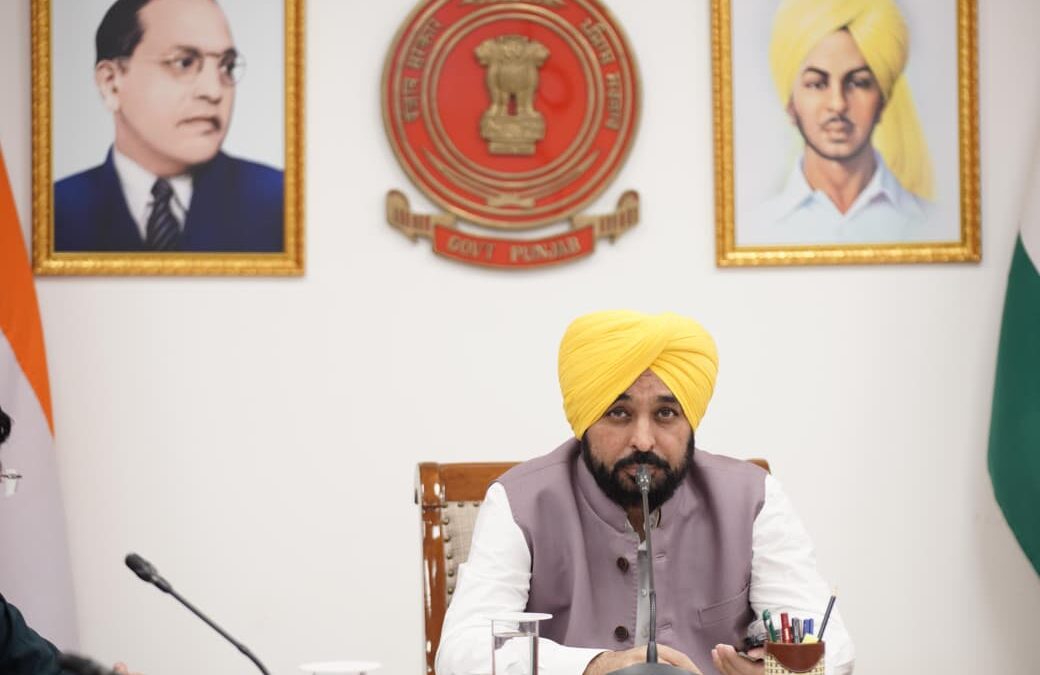 ਮੁੱਖ ਮੰਤਰੀ ਵੱਲੋਂ ਹੜ੍ਹ ਪ੍ਰਭਾਵਿਤ ਕਸਬਿਆਂ ਅਤੇ ਸ਼ਹਿਰਾਂ ਵਿੱਚ ਚੱਲ ਰਹੇ ਸਫਾਈ, ਮੁਰੰਮਤ ਅਤੇ ਰਾਹਤ ਕਾਰਜਾਂ ਦਾ ਜਾਇਜ਼ਾ