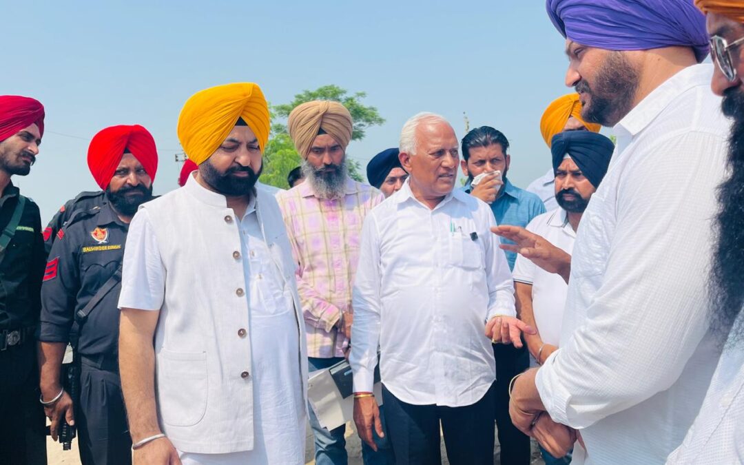 ਮੁੰਡੀਆਂ ਅਤੇ ਗੋਇਲ ਵੱਲੋਂ ਸਤਲੁਜ ਦਰਿਆ ਦੇ ਵਹਾਅ ਨੂੰ ਬਹਾਲ ਕਰਨ ਲਈ ਵਾਧੂ ਮਸ਼ੀਨਰੀ ਲਾਉਣ ਦੇ ਆਦੇਸ਼