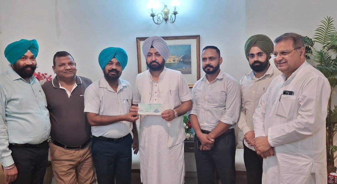 ਪੰਜਾਬ ਰੈਵੀਨਿਊ ਅਫ਼ਸਰ ਐਸੋਸੀਏਸ਼ਨ ਵੱਲੋਂ ਮੁੱਖ ਮੰਤਰੀ ਰਾਹਤ ਫ਼ੰਡ ਲਈ 10 ਲੱਖ ਰੁਪਏ ਦਾ ਯੋਗਦਾਨ