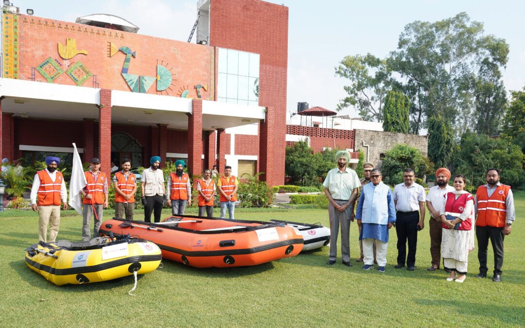 ਪੰਜਾਬ ਦੇ ਰਾਜਪਾਲ ਅਤੇ ਪ੍ਰਧਾਨ, ਇੰਡੀਅਨ ਰੈੱਡ ਕਰਾਸ ਸੋਸਾਇਟੀ, ਪੰਜਾਬ, ਸ਼੍ਰੀ ਗੁਲਾਬ ਚੰਦ ਕਟਾਰੀਆ ਨੇ ਹੜ੍ਹ ਰਾਹਤ ਕਾਰਜਾਂ ਲਈ 3 ਬਚਾਅ ਕਿਸ਼ਤੀਆਂ ਨੂੰ ਹਰੀ ਝੰਡੀ ਦਿਖਾ ਕੇ ਰਵਾਨਾ ਕੀਤਾ
