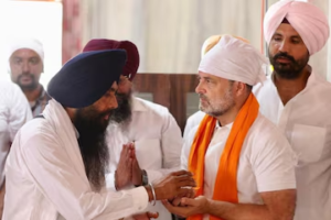ਰਾਹੁਲ ਗਾਂਧੀ ਨੇ ਅੰਮ੍ਰਿਤਸਰ ਅਤੇ ਗੁਰਦਾਸਪੁਰ ਦੇ ਹੜ੍ਹ ਪ੍ਰਭਾਵਿਤ ਪਿੰਡਾਂ ਦਾ ਦੌਰਾ ਕੀਤਾ