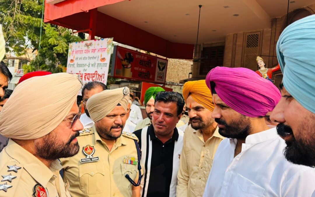 ਅਰਾਜਕਤਾ ਅਤੇ ਕਾਨੂੰਨਹੀਣਤਾ ਵੱਲ ਵਧ ਰਿਹਾ ਹੈ ਪੰਜਾਬ: ਵੜਿੰਗ  ਫਾਈਰਿੰਗ ਤੋਂ ਪੀੜਤ ਮਾਨਸਾ ਪਰਿਵਾਰ ਨਾਲ ਇਕਜੁੱਟਤਾ ਪ੍ਰਗਟਾਈ  ਕਿਹਾ: ਅਪਰਾਧੀਆਂ, ਗੈਂਗਸਟਰਾਂ ਨੂੰ ਕਾਨੂੰਨ ਦਾ ਕੋਈ ਡਰ ਨਹੀਂ ਹੈ