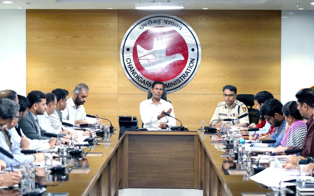 ਮੁੱਖ ਸਕੱਤਰ, ਚੰਡੀਗਡ਼੍ਹ, ਸ਼੍ਰੀ ਐੱਚ. ਰਾਜੇਸ਼ ਪ੍ਰਸਾਦ, ਆਈ. ਏ. ਐੱਸ. ਨੇ ਅੱਜ ਈ-ਆਫਿਸ, ਸ਼ਿਕਾਇਤ ਪੋਰਟਲ, ਪਾਰਕਿੰਗ ਅਤੇ ਹੋਰ ਚੱਲ ਰਹੀਆਂ ਪਹਿਲਕਦਮੀਆਂ ਸਮੇਤ ਪ੍ਰਮੁੱਖ ਪ੍ਰਸ਼ਾਸਕੀ ਮੁੱਦਿਆਂ ਦੀ ਸਮੀਖਿਆ ਕਰਨ ਲਈ ਚੰਡੀਗਡ਼੍ਹ ਪ੍ਰਸ਼ਾਸਨ ਦੇ ਸੀਨੀਅਰ ਅਧਿਕਾਰੀਆਂ ਨਾਲ ਇੱਕ ਮੀਟਿੰਗ ਕੀਤੀ।
