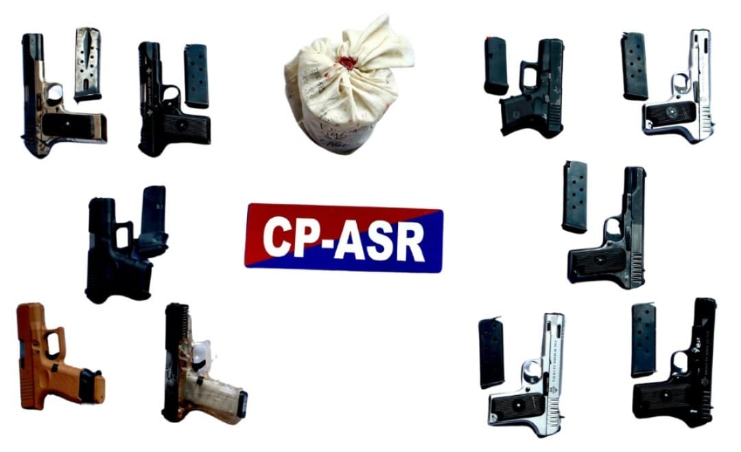 ਸਰਹੱਦ ਪਾਰ ਹਥਿਆਰਾਂ ਅਤੇ ਨਸ਼ੀਲੇ ਪਦਾਰਥਾਂ ਦੀ ਤਸਕਰੀ ਕਰਨ ਵਾਲਾ ਮਾਡਿਊਲ ਨਸ਼ਟ; 10 ਪਿਸਤੌਲਾਂ, 500 ਗ੍ਰਾਮ ਅਫੀਮ ਸਮੇਤ ਤਿੰਨ ਕਾਬੂ