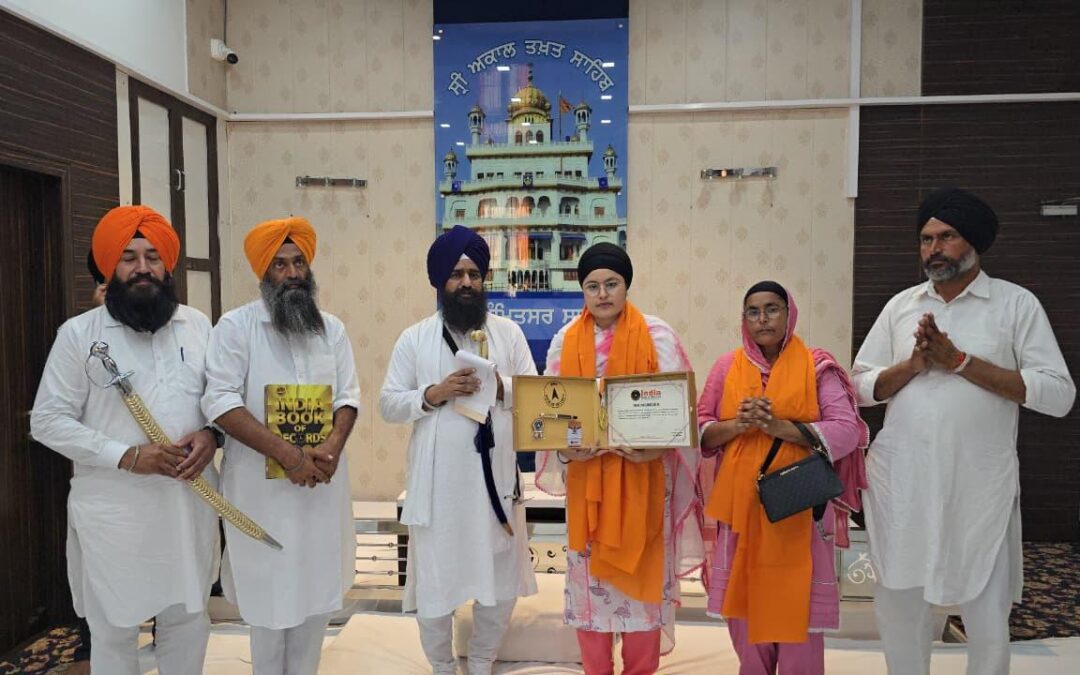 ਡੇੜ੍ਹ ਮਿੰਟ ਵਿੱਚ ਅੱਠ ਕਵਿਤਾਵਾਂ ਲਿਖਣ ਵਾਲੀ ਗੁਰਸਿੱਖ ਬੱਚੀ ਗੁਰਸ਼ਰਨ ਕੌਰ ਦਾ ਜਥੇਦਾਰ ਗੜਗੱਜ ਵੱਲੋਂ ਸਨਮਾਨ