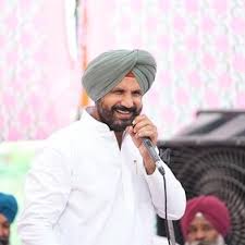 ਤਰਨ ਤਾਰਨ, 26 ਅਕਤੂਬਰ: ਪੰਜਾਬ ਕਾਂਗਰਸ ਦੇ ਪ੍ਰਧਾਨ ਅਮਰਿੰਦਰ ਸਿੰਘ ਰਾਜਾ ਵੜਿੰਗ ਨੇ ਅੱਜ ਤਰਨ ਤਾਰਨ ਦੇ ਲੋਕਾਂ ਨੂੰ ਸੂਬੇ ਵਿੱਚ ਸ਼ਾਂਤੀ, ਤਰੱਕੀ ਅਤੇ ਖੁਸ਼ਹਾਲੀ ਲਈ ਕਾਂਗਰਸ ਨੂੰ ਵੋਟ ਪਾਉਣ ਦੀ ਅਪੀਲ ਕੀਤੀ।