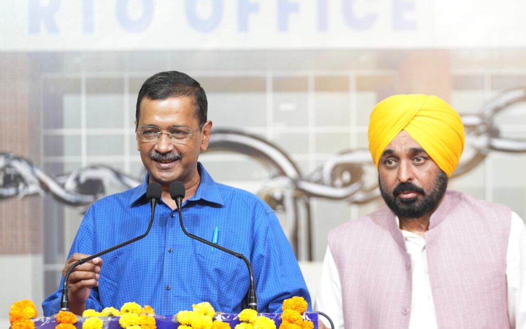 ਅਰਵਿੰਦ ਕੇਜਰੀਵਾਲ ਦੀ ਮੌਜੂਦਗੀ ਵਿੱਚ, ਸੀਐਮ ਮਾਨ ਨੇ ਆਰਟੀਓ ਦਫ਼ਤਰ ਨੂੰ ਤਾਲਾ ਲਗਾ ਦਿੱਤਾ। ਹੁਣ, 1076 ਡਾਇਲ ਕਰਨ ਨਾਲ ਆਰਟੀਓ ਕਰਮਚਾਰੀ ਤੁਹਾਡੇ ਘਰ ਆ ਕੇ ਕੰਮ ਕਰ ਸਕਣਗੇ। ਪੰਜਾਬ ਵਿੱਚ ਫੇਸਲੈੱਸ ਆਰਟੀਓ ਸੇਵਾਵਾਂ ਸ਼ੁਰੂ ਕੀਤੀਆਂ ਗਈਆਂ, ਅਜਿਹੀਆਂ ਸੇਵਾਵਾਂ ਪ੍ਰਦਾਨ ਕਰਨ ਵਾਲਾ ਦੇਸ਼ ਦਾ ਪਹਿਲਾ ਸੂਬਾ ਬਣ ਗਿਆ।