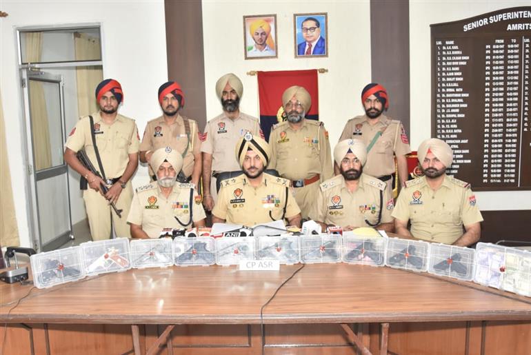 ‘ਯੁੱਧ ਨਾਸ਼ੀਆਂ ਵਿਰੁਧ’: 257ਵੇਂ ਦਿਨ, ਪੰਜਾਬ ਪੁਲਿਸ ਨੇ 77 ਨਸ਼ੀਲੇ ਪਦਾਰਥਾਂ ਦੇ ਤਸਕਰਾਂ ਨੂੰ 2.5 ਕਿਲੋਗ੍ਰਾਮ ਹੈਰੋਇਨ ਸਮੇਤ ਕਾਬੂ ਕੀਤਾ