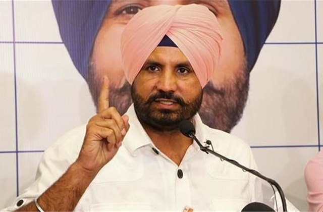 ਵਡ਼ਿੰਗ ਵੱਲੋਂ ਪੀਯੂ ਵਿਦਿਆਰਥੀਆਂ ‘ਤੇ ਪੁਲਿਸ ਲਾਠੀਚਾਰਜ ਦੀ ਨਿੰਦਾ  ਹਰਿਆਣਾ ਪੁਲਿਸ ਵੱਲੋਂ ਮੁਹਾਲੀ ਵਿੱਚ ਦਾਖਲੇ ‘ਤੇ ਸਖ਼ਤ ਇਤਰਾਜ਼