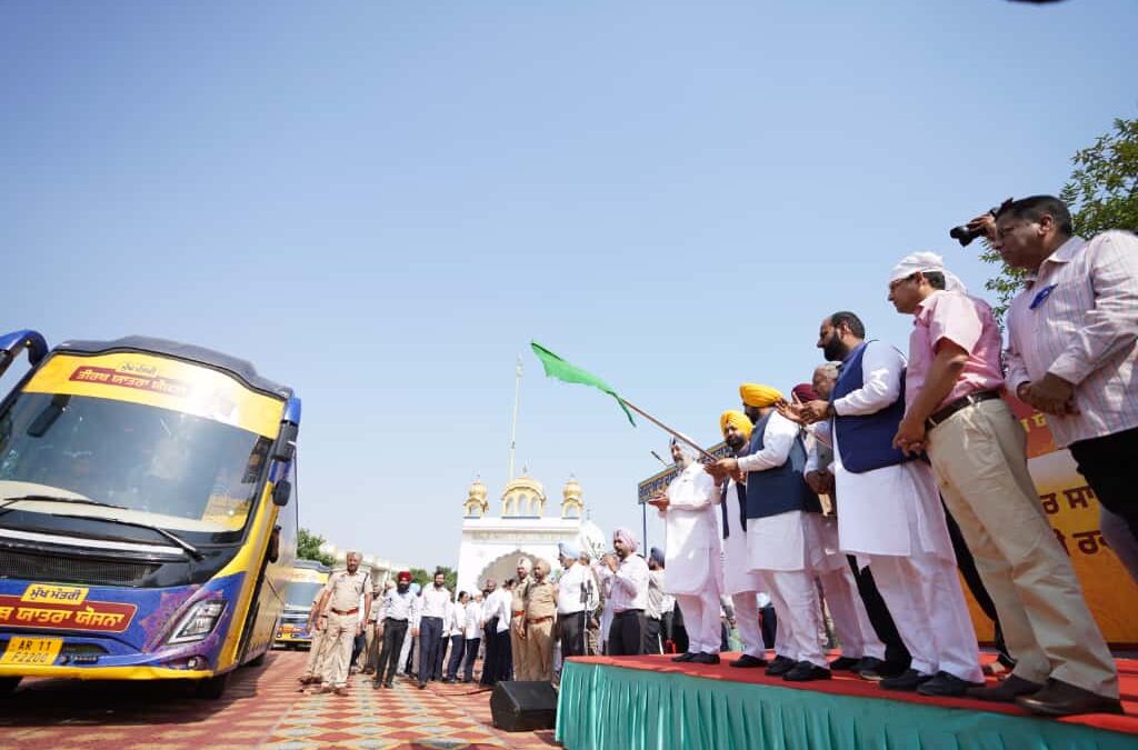 ਮੁੱਖ ਮੰਤਰੀ ਵੱਲੋਂ ਅੰਮ੍ਰਿਤਸਰ ਦੇ ਸ਼ਰਧਾਲੂਆਂ ਨੂੰ ਲੈ ਕੇ ਜਾਣ ਵਾਲੀਆਂ ਬੱਸਾਂ ਦੇ ਪਹਿਲੇ ਬੈਚ ਨੂੰ ਰਵਾਨਾ  ਪਵਿੱਤਰ ਸਥਾਨਾਂ ‘ਤੇ ਆਗਿਆ ਦਾ ਭੁਗਤਾਨ ਕਰਨ ਲਈ ਲੋਕਾਂ ਦੀ ਇੱਛਾ ਨੂੰ ਪੂਰਾ ਕਰਨ’ ਤੇ ਪਹਿਲਕਦਮੀ ਦਾ ਉਦੇਸ਼