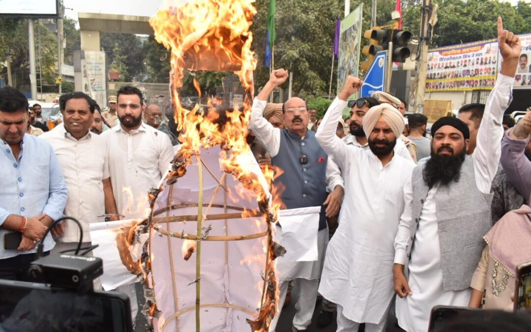 ਮੋਹਿੰਦਰ ਭਗਤ ਵੱਲੋਂ ਮਰਹੂਮ ਦਲਿਤ ਆਗੂ ਬੂਟਾ ਸਿੰਘ ਬਾਰੇ ਅਪਮਾਨਜਨਕ ਟਿੱਪਣੀ ਕਰਨ ’ਤੇ ਰਾਜਾ ਵੜਿੰਗ ਖਿਲਾਫ਼ ਦਿੱਤਾ ਗਿਆ ਧਰਨਾ