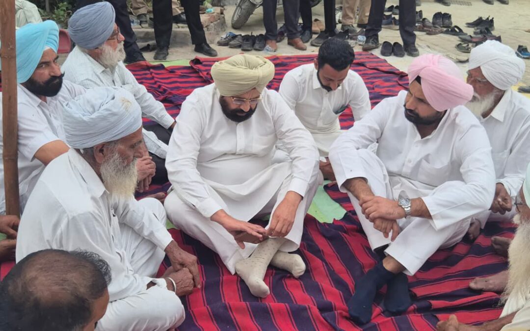 ‘ਆਪ “ਸਰਕਾਰ ਆਪਣੀ ਇੱਛਾ ਸ਼ਕਤੀ ਅਤੇ ਸ਼ਾਸਨ ਕਰਨ ਦਾ ਅਧਿਕਾਰ ਗੁਆ ਚੁੱਕੀ ਹੈਃ ਵਾਰਿੰਗ 2 ਦਿਨ ਪਹਿਲਾਂ ਮਾਰੇ ਗਏ ਇਟਲੀ ਦੇ ਐੱਨ. ਆਰ. ਆਈ. ਦੇ ਪਰਿਵਾਰਕ ਮੈਂਬਰਾਂ ਨੂੰ ਮਿਲਿਆ