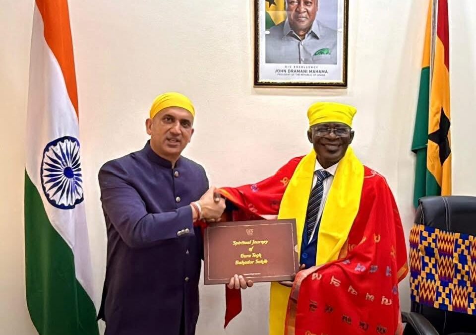 ਭਾਰਤ ਵਿੱਚ ਘਾਨਾ ਦੇ ਹਾਈ ਕਮਿਸ਼ਨਰ ਐਚ.ਈ. ਪ੍ਰੋ: ਕਵਾਸੀ ਓਬਿਰੀ-ਡਾਂਸੋ ਨੂੰ ਹਰਪ੍ਰੀਤ ਸੰਧੂ ਦੁਆਰਾ ਸ੍ਰੀ ਗੁਰੂ ਤੇਗ਼ ਬਹਾਦਰ ਸਾਹਿਬ ਜੀ ਦੇ 350ਵੇਂ ਸ਼ਹੀਦੀ ਦਿਹਾੜੇ ਨੂੰ ਸਮਰਪਿਤ ਪੁਸਤਕ ਭੇਟ