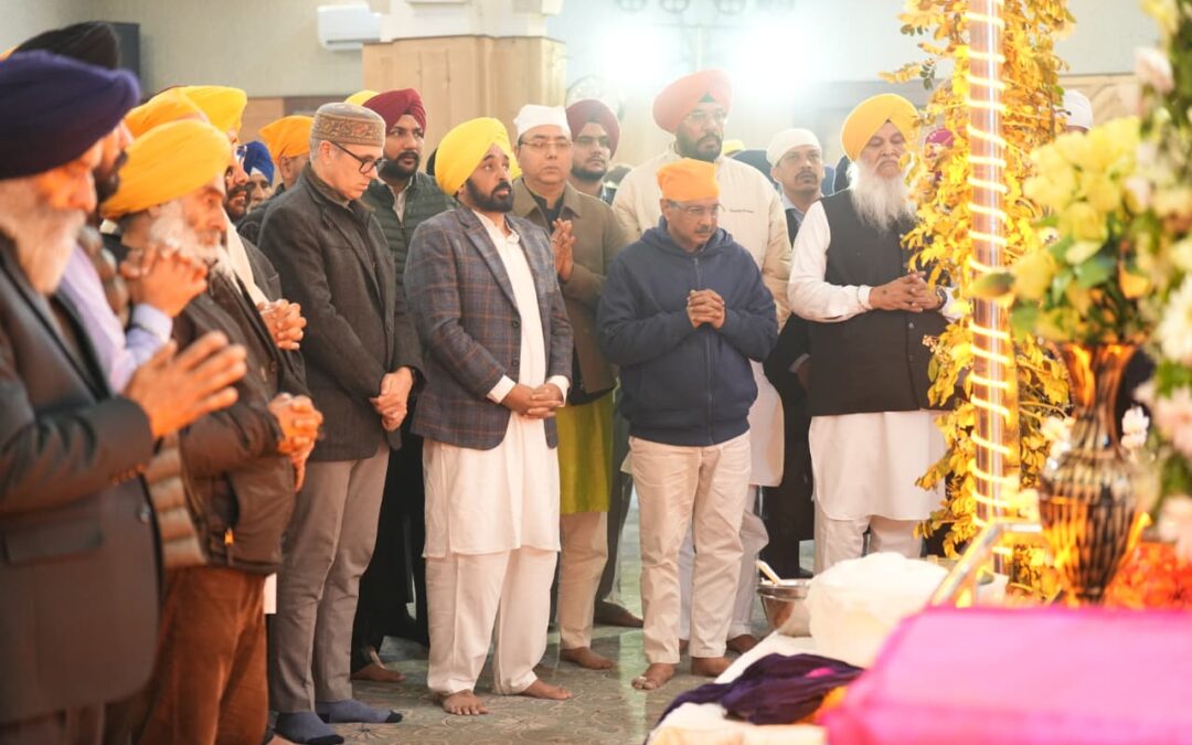 ਸ੍ਰੀ ਗੁਰੂ ਤੇਗ਼ ਬਹਾਦਰ ਜੀ ਦੇ 350ਵੇਂ ਸ਼ਹੀਦੀ ਦਿਹਾੜੇ ਨੂੰ ਸਮਰਪਿਤ ਵਿਸ਼ਾਲ ਨਗਰ ਕੀਰਤਨ ਸ੍ਰੀਨਗਰ ਤੋਂ ਰਵਾਨਾ,