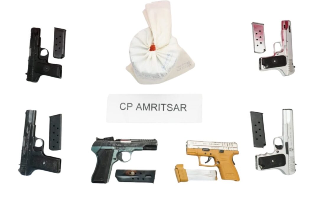 ਅੰਮ੍ਰਿਤਸਰ ਵਿੱਚ ਪਾਕਿਸਤਾਨ ਅਧਾਰਤ ਹਥਿਆਰ ਅਤੇ ਨਾਰਕੋ ਨੈੱਟਵਰਕ ਦਾ ਪਰਦਾਫਾਸ਼; ਛੇ ਪਿਸਤੌਲਾਂ, 1 ਕਿਲੋ ਹੈਰੋਇਨ ਸਮੇਤ ਪੰਜ ਗ੍ਰਿਫ਼ਤਾਰ