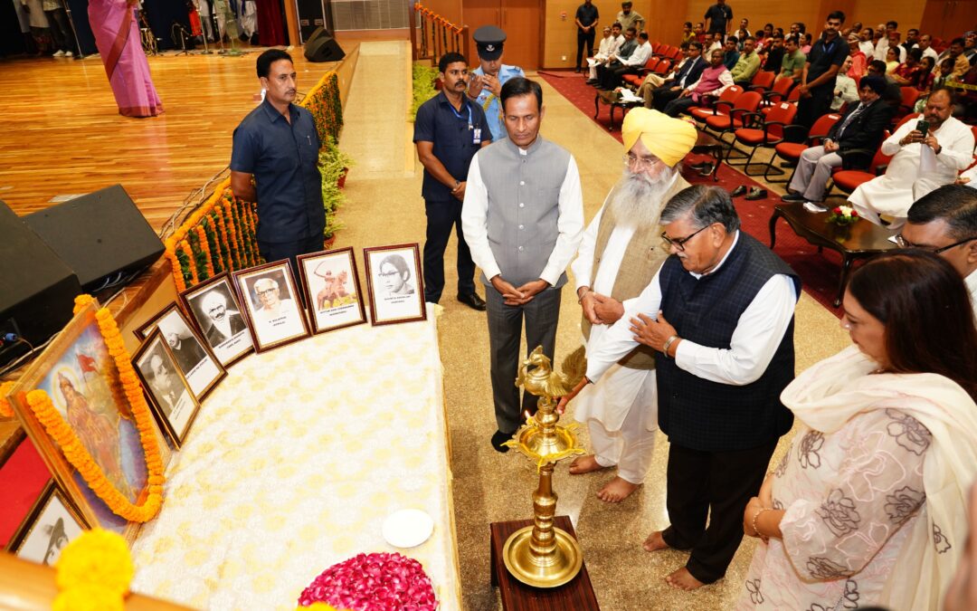 ਪੰਜਾਬ ਰਾਜ ਭਵਨ ਵਿਖੇ “ਏਕ ਭਾਰਤ ਸ਼੍ਰੇਸ਼ਠ ਭਾਰਤ” ਦੇ ਤਹਿਤ 8 ਰਾਜਾਂ ਅਤੇ 7 ਕੇਂਦਰ ਸ਼ਾਸਿਤ ਪ੍ਰਦੇਸ਼ਾਂ ਦੇ ਰਾਜ ਸਥਾਪਨਾ ਦਿਵਸ ਦਾ ਸ਼ਾਨਦਾਰ ਸਮਾਰੋਹ ਆਯੋਜਿਤ