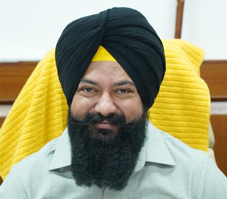 ਦਲਿਤ ਨੋਜਵਾਨ ਦੀ ਲਾਸ਼ ਨਾ ਰੱਖਣ ਦੇ ਮਾਮਲੇ ‘ਤੇ ਐਸ.ਸੀ ਕਮਿਸ਼ਨ ਸਖ਼ਤ – ਡੀ.ਸੀ. ਰੂਪਨਗਰ ਤੋਂ ਤੁਰੰਤ ਰਿਪੋਰਟ ਤਲਬ