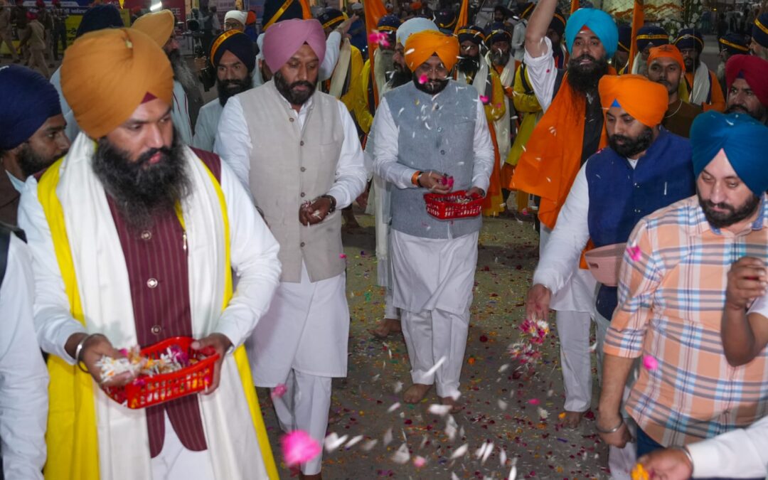 ਵੱਖੋ ਵੱਖ ਸਥਾਨਾਂ ਤੋਂ ਨਗਰ ਕੀਰਤਨ ਸ੍ਰੀ ਅਨੰਦਪੁਰ ਸਾਹਿਬ ਵਿਖੇ ਪੁੱਜੇ, ਪਵਿੱਤਰ ਨਗਰੀ ‘ਬੋਲੇ ਸੋ ਨਿਹਾਲ, ਸਤਿ ਸ੍ਰੀ ਅਕਾਲ’ ਦੇ ਨਾਅਰਿਆਂ ਨਾਲ ਗੂੰਜ ਉੱਠੀ