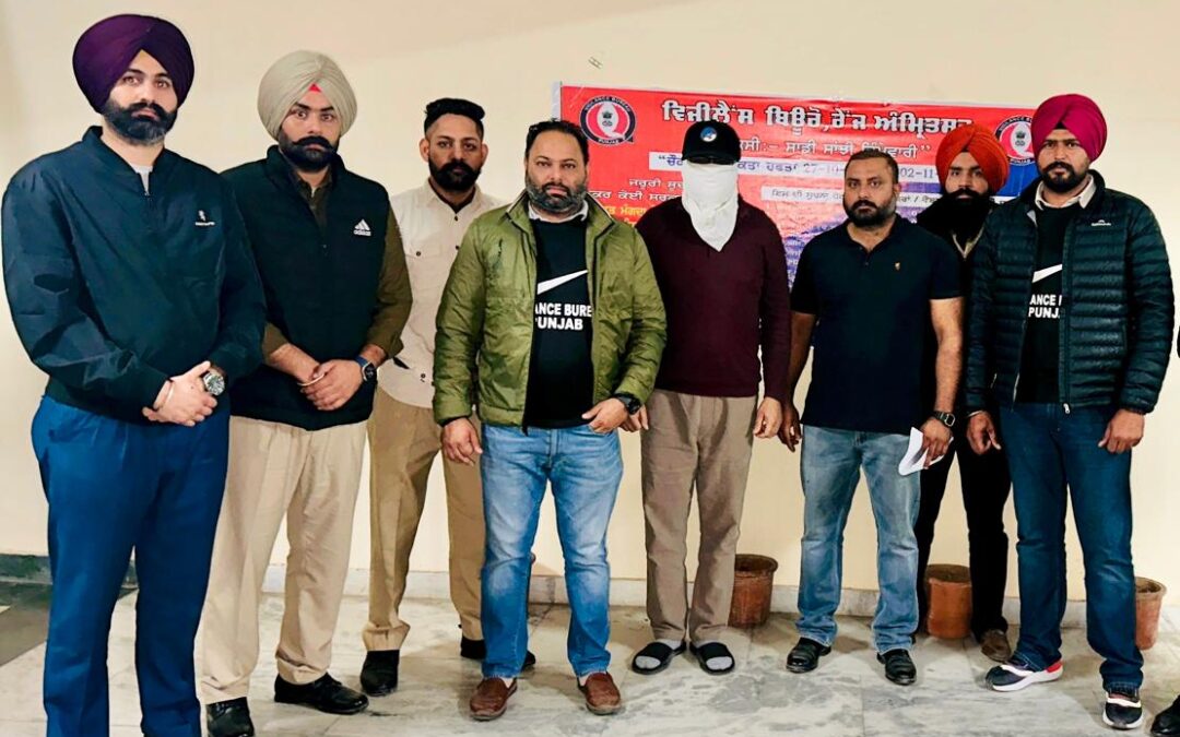 ਵਿਜੀਲੈਂਸ ਬਿਊਰੋ ਵੱਲੋਂ ਕਮਿਸ਼ਨਰ, ਨਗਰ ਨਿਗਮ-ਕਮ- ਐਸ.ਡੀ.ਐਮ. ਬਟਾਲਾ 50 ਹਜ਼ਾਰ ਰੁਪਏ ਰਿਸ਼ਵਤ ਲੈਂਦਾ ਰੰਗੇ ਹੱਥੀਂ ਕਾਬੂ