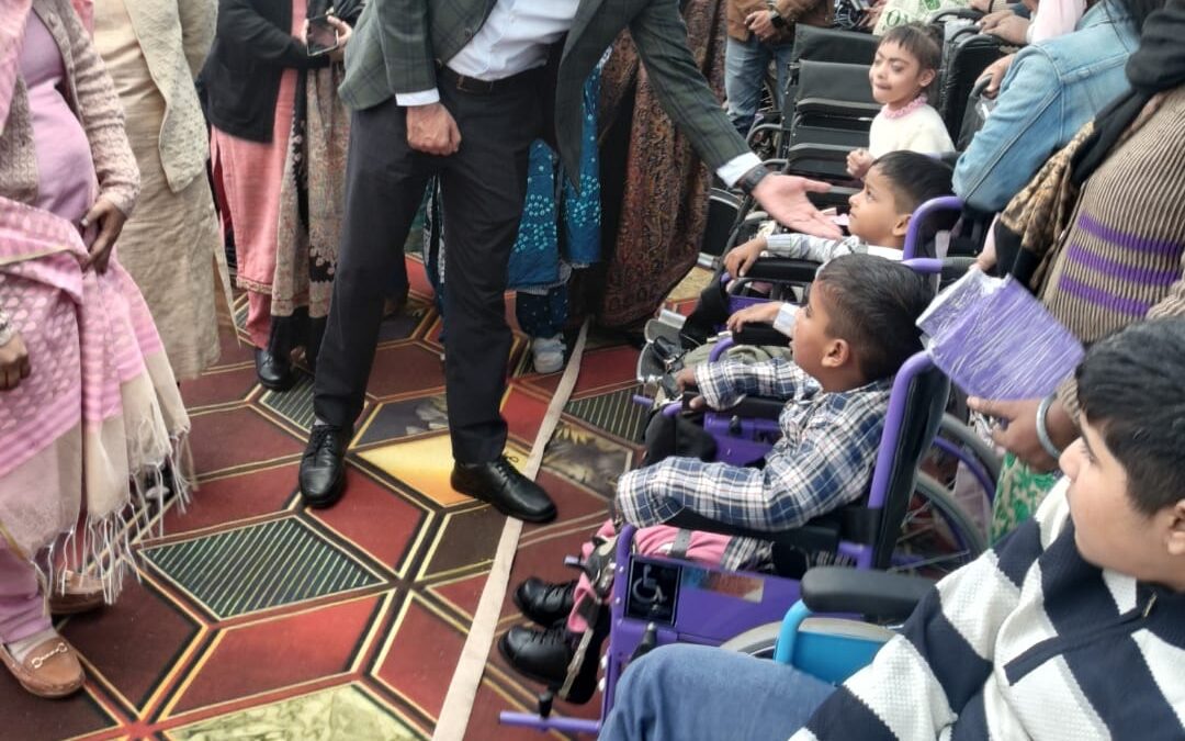 ਸਮਾਵੇਸ਼ੀ ਸਿੱਖਿਆ ਸਮਗ੍ਰ ਸ਼ਿਕਸ਼ਾ ਦੇ ਕੇਂਦਰੀ ਟੀਚਿਆਂ ਵਿੱਚੋਂ ਇੱਕ ਹੈ, ਜਿਸ ਦਾ ਉਦੇਸ਼ ਦਿੱਵਯਾਂਗ ਬੱਚਿਆਂ ਦੀ ਪਹਿਚਾਣ ਕਰਕੇ ਉਨ੍ਹਾਂ ਨੂੰ ਸਕੂਲਾਂ ਵਿੱਚ ਦਾਖਲ ਕਰਨਾ ਹੈ