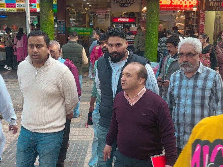 ਨਗਰ ਨਿਗਮ ਚੰਡੀਗੜ੍ਹ ਨੇ ਸੈਕਟਰ 22 ਵਿੱਚ ਵੱਡੀ ਨਾਜਾਇਜ਼ ਕਬਜ਼ੇ ਵਿਰੋਧੀ ਮੁਹਿੰਮ ਚਲਾਈ; ਉਲੰਘਣਾ ਕਰਨ ਵਾਲਿਆਂ ਦੇ ਚਲਾਨ ਕੱਟੇ ਗਏ ਅਤੇ ਸਖ਼ਤ ਕਾਰਵਾਈ ਦੀ ਚੇਤਾਵਨੀ ਦਿੱਤੀ ਗਈ