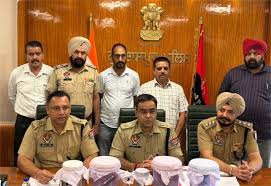 ਗੁਰਦਾਸਪੁਰ ਪੁਲਿਸ ਨੇ ਦੋ ਐਫ. ਆਈ. ਆਰ. ਦਰਜ ਕੀਤੀਆਂ; ਦੋ ਪਿਸਤੌਲ ਨਾਲ ਜੁਡ਼ੇ