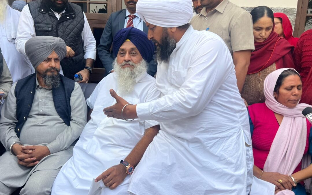 ਕੇਜਰੀਵਾਲ ਤੇ ਭਗਵੰਤ ਮਾਨ ਦੀਆਂ ਕਠਪੁਤਲੀਆਂ ਵਜੋਂ ਕੰਮ ਕਰਨ ਸਾਰੇ ਅਫਸਰਾਂ ਨੂੰ ਅਦਾਲਤਾਂ ਵਿਚ ਘੜੀਸਾਂਗੇ: ਸੁਖਬੀਰ ਸਿੰਘ ਬਾਦਲ