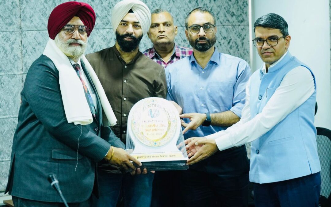 ਸੂਚਨਾ ਤੇ ਲੋਕ ਸੰਪਰਕ ਵਿਭਾਗ ਵੱਲੋਂ ਵਧੀਕ ਡਾਇਰੈਕਟਰ ਹਰਜੀਤ ਗਰੇਵਾਲ ਅਤੇ ਡਿਪਟੀ ਡਾਇਰੈਕਟਰ ਹਰਦੀਪ ਸਿੰਘ ਨੂੰ ਸੇਵਾਮੁਕਤੀ ‘ਤੇ ਨਿੱਘੀ ਵਿਦਾਇਗੀ