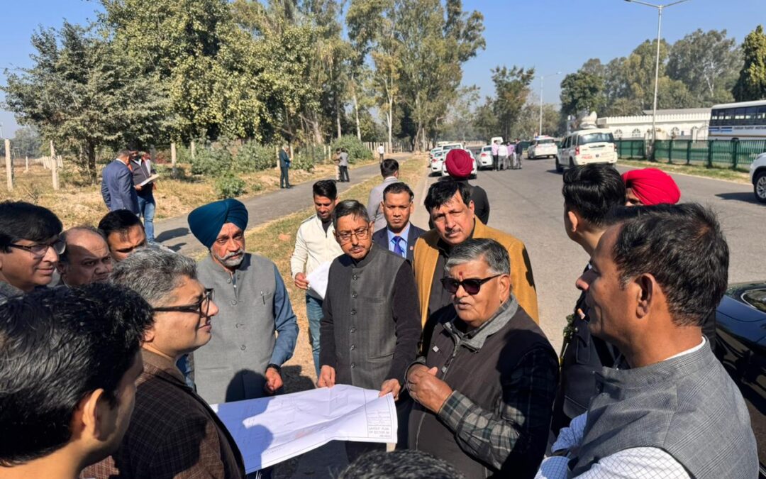 ਪ੍ਰਸ਼ਾਸਕ ਨੇ ਚੰਡੀਗੜ੍ਹ ਭਰ ਵਿੱਚ ਪ੍ਰਮੁੱਖ ਵਿਕਾਸ ਅਤੇ ਰਿਹਾਇਸ਼ੀ ਪ੍ਰੋਜੈਕਟਾਂ ਦੀ ਸਮੀਖਿਆ ਕੀਤੀ