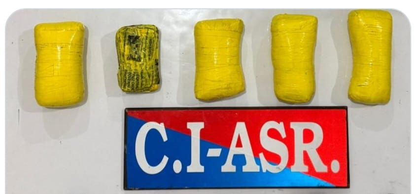 ਅੰਮ੍ਰਿਤਸਰ ਵਿੱਚ ਸਰਹੱਦ ਪਾਰੋਂ ਚੱਲ ਰਹੇ ਨਸ਼ਾ ਤਸਕਰੀ ਨੈੱਟਵਰਕ ਦਾ ਪਰਦਾਫਾਸ਼; 5 ਕਿਲੋ ਹੈਰੋਇਨ ਸਮੇਤ ਇੱਕ ਵਿਅਕਤੀ ਕਾਬੂ