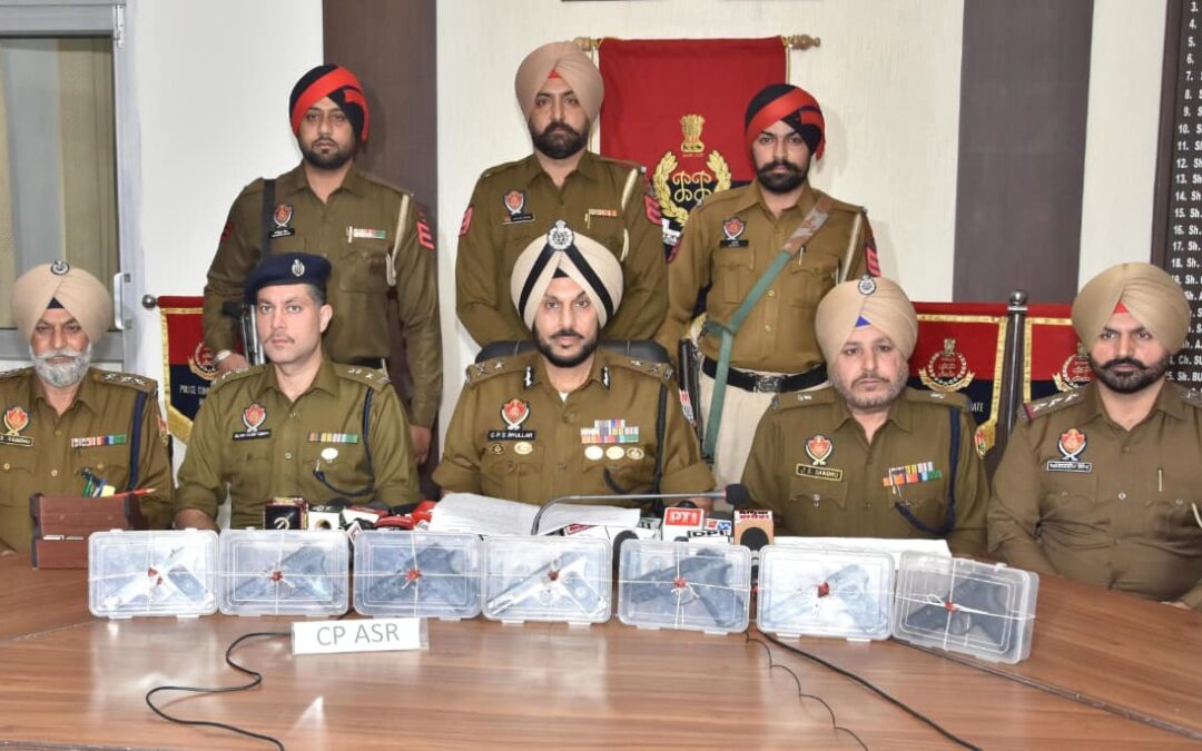 ਸਰਹੱਦ ਪਾਰੋਂ ਤਸਕਰੀ ਮਾਡਿਊਲ ਨਾਲ ਜੁੜੇ ਦੋ ਵਿਅਕਤੀ ਸੱਤ ਆਧੁਨਿਕ ਪਿਸਤੌਲਾਂ ਸਮੇਤ ਕਾਬੂ