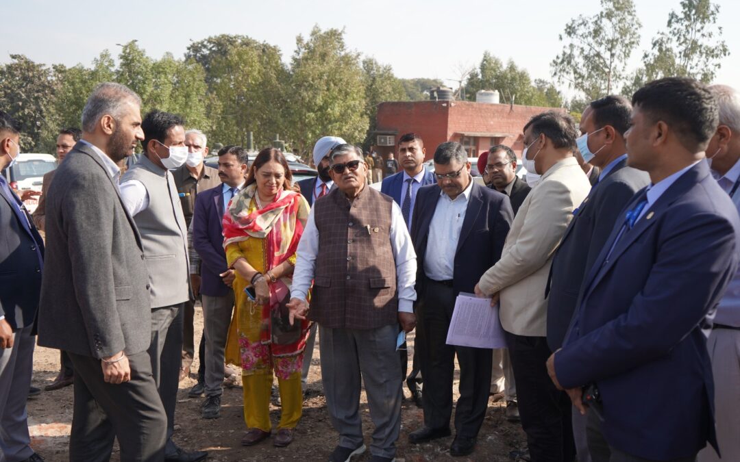 ਰਾਜਪਾਲ ਨੇ ਡੱਡੂਮਾਜਰਾ ਡੰਪਿੰਗ ਗਰਾਊਂਡ ਦਾ ਜਾਇਜ਼ਾ ਲਿਆ, ਕੂੜੇ ਦੀ ਜਲਦੀ ਨਿਕਾਸੀ ਅਤੇ ਵਾਤਾਵਰਣ ਬਹਾਲੀ ‘ਤੇ ਜ਼ੋਰ ਦਿੱਤਾ