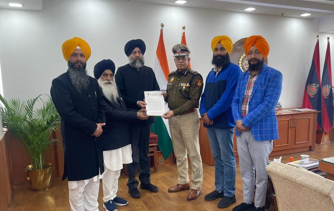ਸ਼੍ਰੋਮਣੀ ਕਮੇਟੀ ਵਫ਼ਦ ਨੇ ਦਿੱਲੀ ਦੇ ਪੁਲਿਸ ਕਮਿਸ਼ਨਰ ਨੂੰ ਮਿਲ ਕੇ ਆਪ ਆਗੂ ਆਤਿਸ਼ੀ ਵਿਰੁੱਧ ਸਿੱਖ ਭਾਵਨਾਵਾਂ ਨੂੰ ਠੇਸ ਪਹੁੰਚਉਣ ’ਤੇ ਕਾਰਵਾਈ ਦੀ ਕੀਤੀ ਮੰਗ