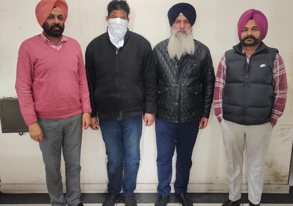 ਵਿਜੀਲੈਂਸ ਬਿਊਰੋ ਵੱਲੋਂ 5.2 ਲੱਖ ਰੁਪਏ ਰਿਸ਼ਵਤ ਲੈਂਦਾ ਹੈੱਡ ਕਾਂਸਟੇਬਲ ਰੰਗੇ ਹੱਥੀਂ ਕਾਬੂ