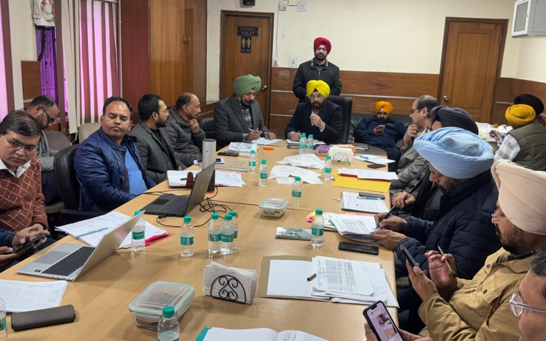 ਹਰਭਜਨ ਸਿੰਘ ਈ.ਟੀ.ਓ. ਵੱਲੋਂ ਸੂਬੇ ਵਿੱਚ ਸੜਕੀ ਬੁਨਿਆਦੀ ਢਾਂਚੇ ਦੀ ਮਜ਼ਬੂਤੀ  ਲਈ ਲੋਕ ਨਿਰਮਾਣ ਵਿਭਾਗ ਦੇ ਕੰਮਾਂ ਦਾ ਜਾਇਜ਼ਾ