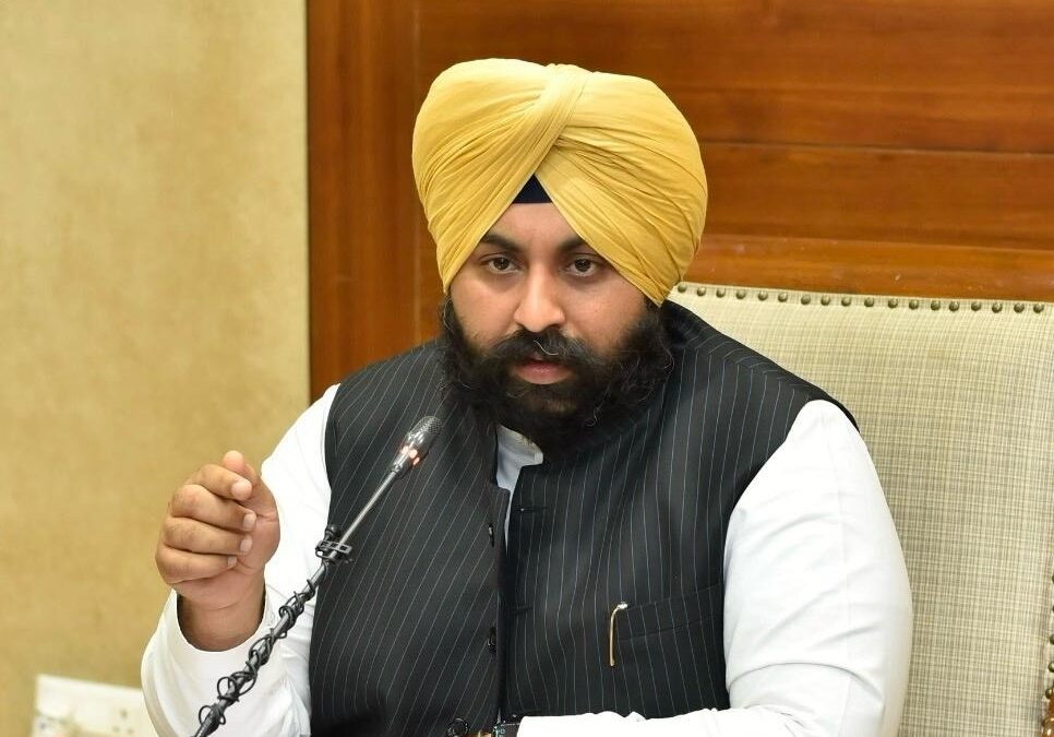 ਭਗਵੰਤ ਮਾਨ ਸਰਕਾਰ ਮੁਢਲੀ ਸਿੱਖਿਆ ‘ਚ ਸਕਾਰਾਤਮਕ ਬਦਲਾਅ ਲਈ ਸਾਰੇ ਸਰਕਾਰੀ ਪ੍ਰਾਇਮਰੀ ਸਕੂਲਾਂ ਵਿੱਚ ‘ਖੇਡ ਪਿਟਾਰਾ’ ਕਿੱਟ ਪ੍ਰਦਾਨ ਕਰੇਗੀ; 7.5 ਲੱਖ ਬੱਚਿਆਂ ਨੂੰ ਹੋਵੇਗਾ ਲਾਭ