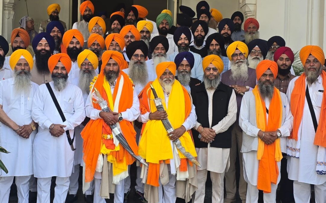 ਸ਼੍ਰੋਮਣੀ ਕਮੇਟੀ ਵੱਲੋਂ ਸੇਵਾ ਮੁਕਤ ਹੋਏ ਕਰਮਚਾਰੀਆਂ ਨੂੰ ਕੀਤਾ ਗਿਆ ਸਨਮਾਨਿਤ