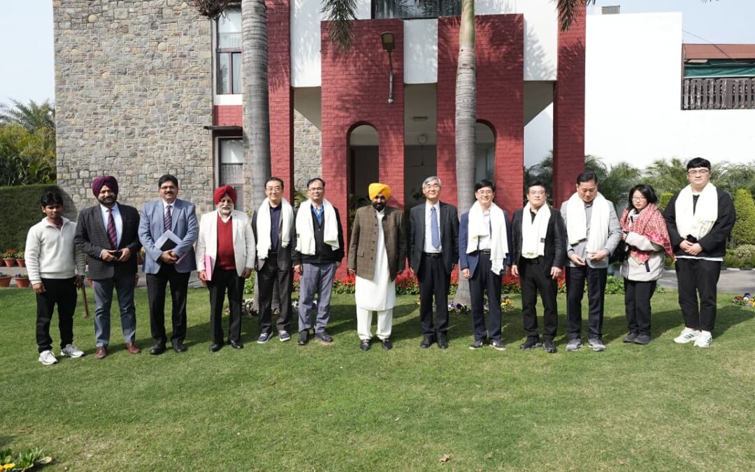 ਰਾਜਪਾਲ ਕਟਾਰੀਆ ਨੇ ਚੰਡੀਗੜ੍ਹ ਭਰ ਵਿੱਚ ਅਚਨਚੇਤ ਨਿਰੀਖਣ ਕੀਤਾ, ਸਫਾਈ, ਸਿਹਤ ਸੰਭਾਲ ਅਤੇ ਲੋਕ ਭਲਾਈ ਬਾਰੇ ਸਖ਼ਤ ਨਿਰਦੇਸ਼ ਜਾਰੀ ਕੀਤੇਰਾਜਪਾਲ ਕਟਾਰੀਆ ਨੇ ਚੰਡੀਗੜ੍ਹ ਭਰ ਵਿੱਚ ਅਚਨਚੇਤ ਨਿਰੀਖਣ ਕੀਤਾ, ਸਫਾਈ, ਸਿਹਤ ਸੰਭਾਲ ਅਤੇ ਲੋਕ ਭਲਾਈ ਬਾਰੇ ਸਖ਼ਤ ਨਿਰਦੇਸ਼ ਜਾਰੀ ਕੀਤੇ