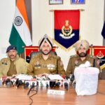 ਅੰਮ੍ਰਿਤਸਰ ਵਿੱਚ ਸਰਹੱਦ ਪਾਰ ਨਾਰਕੋ-ਤਸਕਰੀ ਨੈੱਟਵਰਕ ਦਾ ਪਰਦਾਫਾਸ਼; 7.6 ਕਿਲੋਗ੍ਰਾਮ ਹੈਰੋਇਨ, 21 ਹਜ਼ਾਰ ਰੁਪਏ ਦੇ ਡਰੱਗ ਮਨੀ ਸਮੇਤ ਦੋ ਗ੍ਰਿਫ਼ਤਾਰ