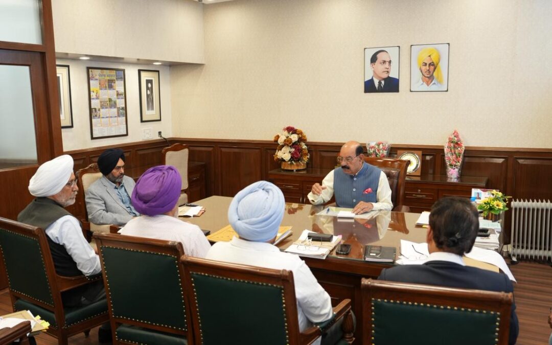 1962, 1965 ਅਤੇ 1971 ਦੀਆਂ ਜੰਗਾਂ  ਵਿੱਚ ਸ਼ਹੀਦ ਸੈਨਿਕਾਂ ਦੇ ਪਰਿਵਾਰਾਂ ਨੂੰ ਮੁਆਵਜ਼ਾ ਦੇਣ ਸਬੰਧੀ ਮੋਹਿੰਦਰ ਭਗਤ ਵੱਲੋਂ ਅਧਿਕਾਰੀਆਂ ਨਾਲ ਵਿਸ਼ੇਸ਼ ਮੀਟਿੰਗ