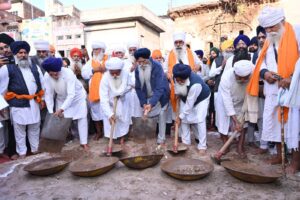 ਗੁਰਦੁਆਰਾ ਸ੍ਰੀ ਦਰਬਾਰ ਸਾਹਿਬ ਤਰਨ ਤਾਰਨ ਦੀ ਦਰਸ਼ਨੀ ਡਿਊੜੀ ਦੇ ਬਾਹਰ ਜੋੜਾ ਘਰ ਗੱਠੜੀ ਘਰ ਸਮੇਤ ਹੋਰ ਸੇਵਾਵਾਂ ਦੀ ਸੇਵਾ ਹੋਈ ਆਰੰਭ