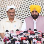 ਅਦਾਲਤ ਵੱਲੋਂ ਇਮਾਨਦਾਰੀ ਸਾਬਤ ਹੋਣ ਤੋਂ ਬਾਅਦ ਅਰਵਿੰਦ ਕੇਜਰੀਵਾਲ ਨੇ ਮੁੱਖ ਮੰਤਰੀ ਭਗਵੰਤ ਸਿੰਘ ਮਾਨ ਨਾਲ ਸੱਚਖੰਡ ਸ੍ਰੀ ਹਰਿਮੰਦਰ ਸਾਹਿਬ ਵਿਖੇ ਮੱਥਾ ਟੇਕਿਆ