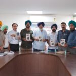 ਅੱਜ ਸਵਪਨ ਫਾਊਂਡੇਸ਼ਨ, ਪਟਿਆਲਾ ਤੇ ਪੰਜਾਬ ਸਾਹਿਤ ਅਕਾਦਮੀ ਚੰਡੀਗੜ੍ਹ ਵੱਲੋਂ ਉੱਘੇ ਸ਼ਾਇਰ ਮਨਜੀਤ ਪੁਰੀ ਦੇ ਗ਼ਜ਼ਲ ਸੰਗ੍ਰਹਿ ‘ਕੁਝ ਤਿੜਕਿਆ ਤਾਂ ਹੈ’ ‘ਤੇ ਵਿਚਾਰ-ਚਰਚਾ ਕਰਵਾਈ ਗਈ।